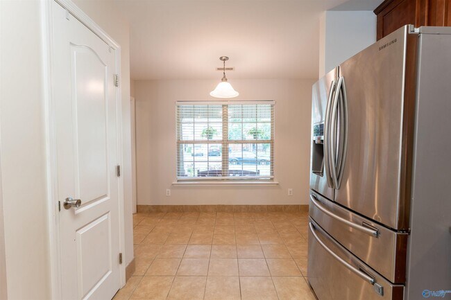 Building Photo - 2524 Oak Pl Dr SE