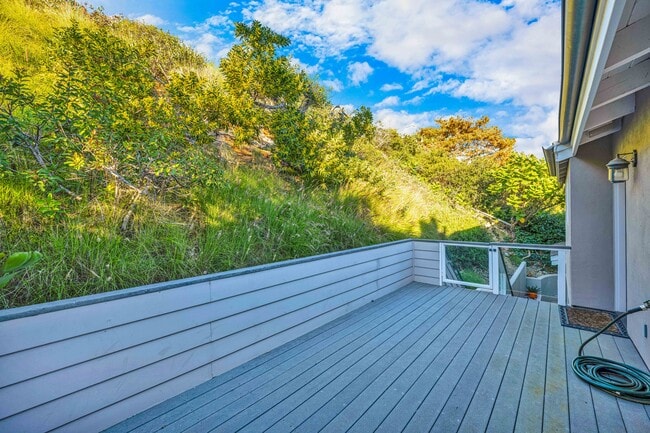 Building Photo - 21 No Vista De La Luna