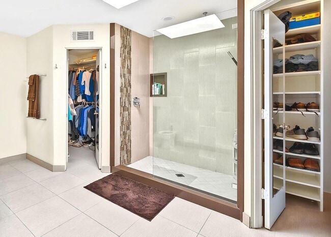 Building Photo - 77825 Cottonwood Cove