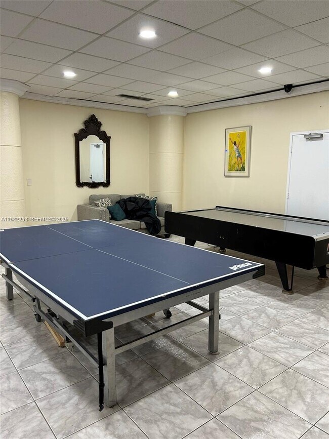 Building Photo - 3725 S Ocean Dr