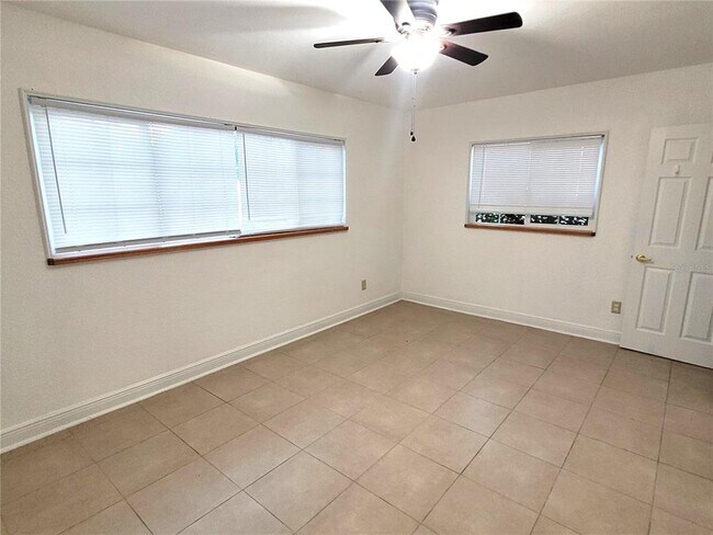 Building Photo - 356 E Overbrook Dr