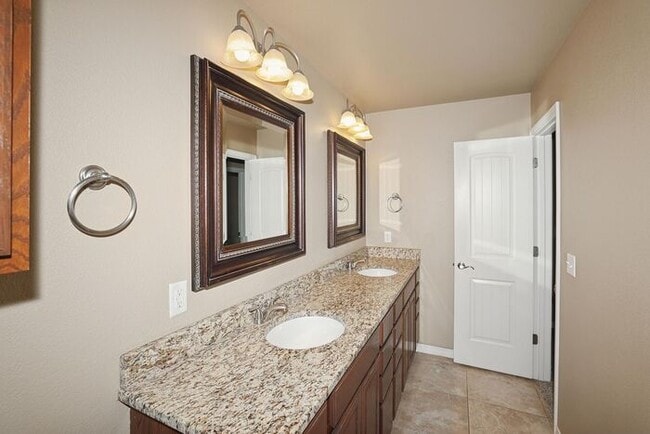 Building Photo - 7403 Kodiak Ave