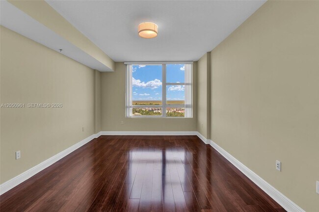 Building Photo - 2681 N Flamingo Rd