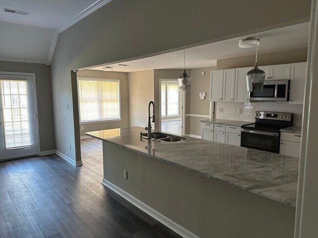Building Photo - 8218 Clinton Way Cove