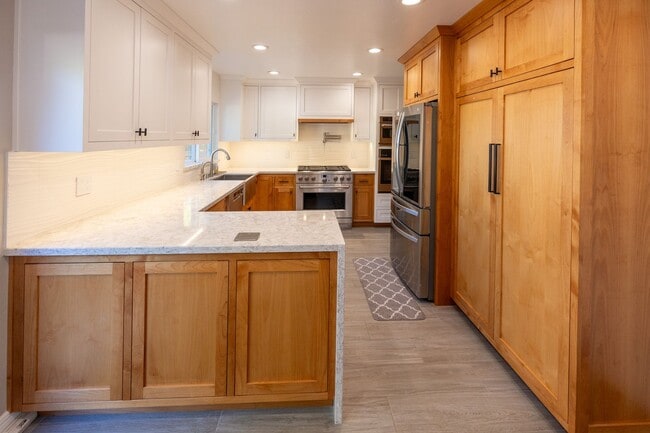 Building Photo - Amazing 4 bedroom home in one of Castro Valley's most desirable neighborhoods.  Owned solar!
