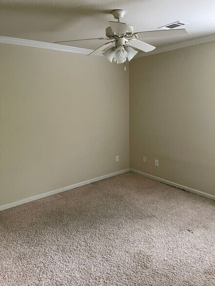 Building Photo - Stephanie Ct. Townhome