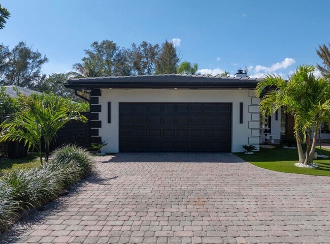 Building Photo - 5120 Carillo St