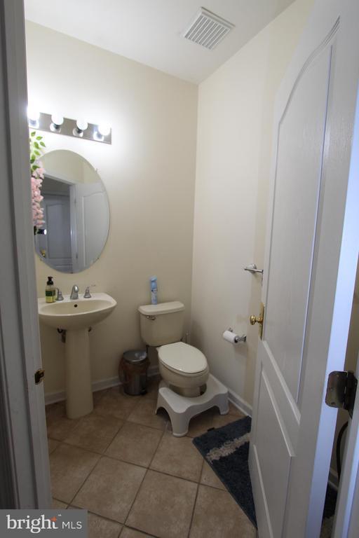 Building Photo - 26 Esterbrook Dr