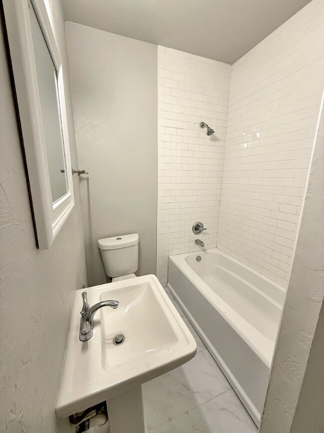 Building Photo - Charming 3 Bed, 1 Bath Home in OKC
