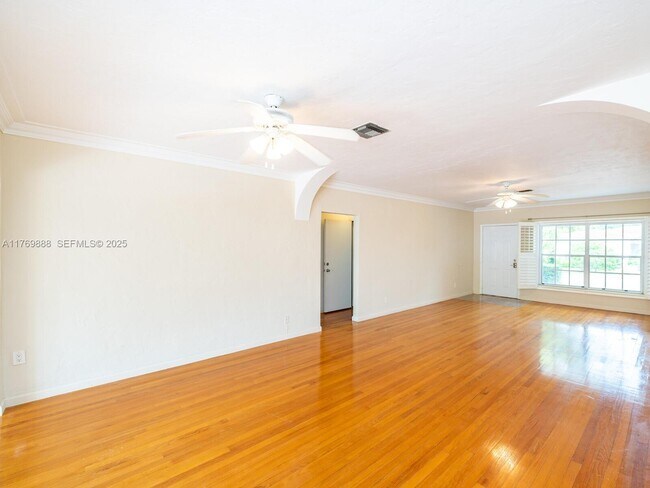 Building Photo - 9441 Byron Ave