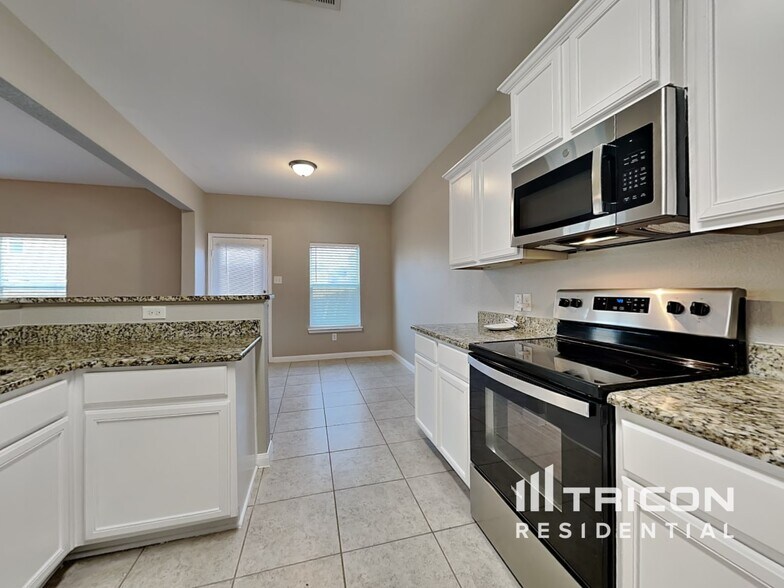 Building Photo - 1327 Tamarack Dr