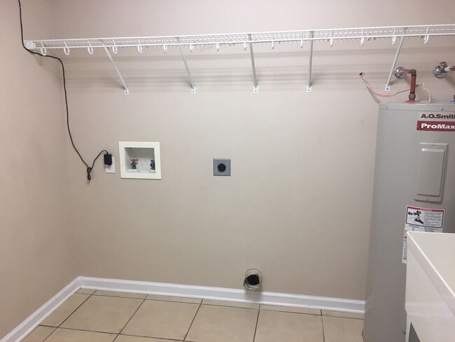 Building Photo - Fairfield Estates -