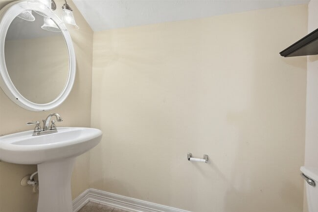 Building Photo - 25203 Oak Villa Dr