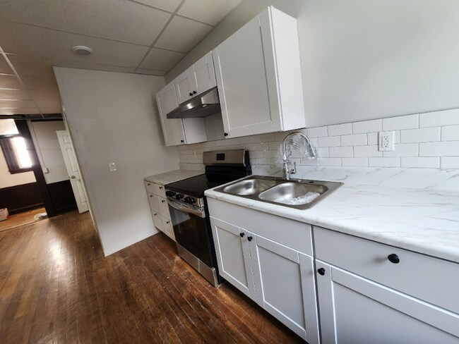 Building Photo - 10 Langdon St