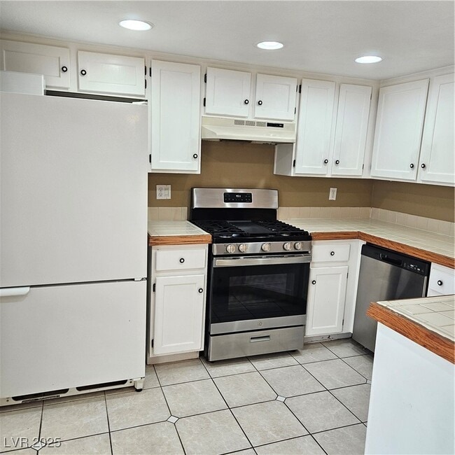 Building Photo - 9516 Wooden Pier Way