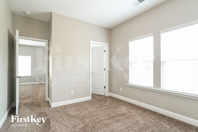 Building Photo - 112 Keats Aly