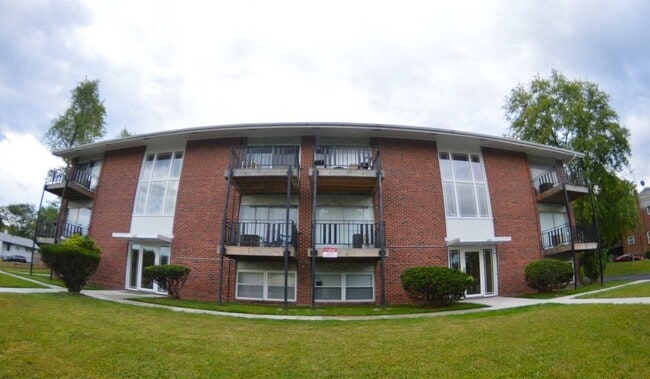 Building Photo - 2409 Louise Ave