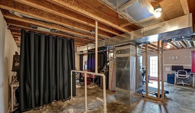 Building Photo - **For Keys in Hand ASAP - Inquire Within for Details**