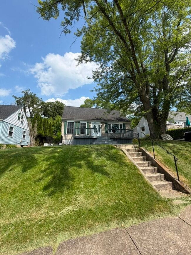 Building Photo - 803 Silver Creek Rd