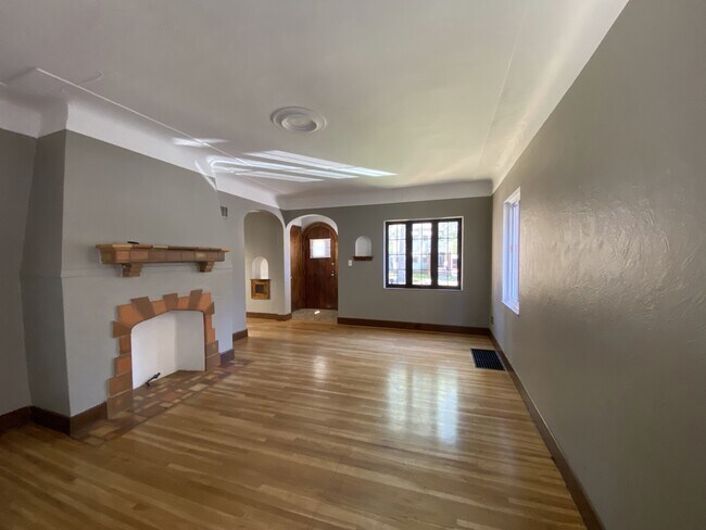 Building Photo - 3847 Revere Dr