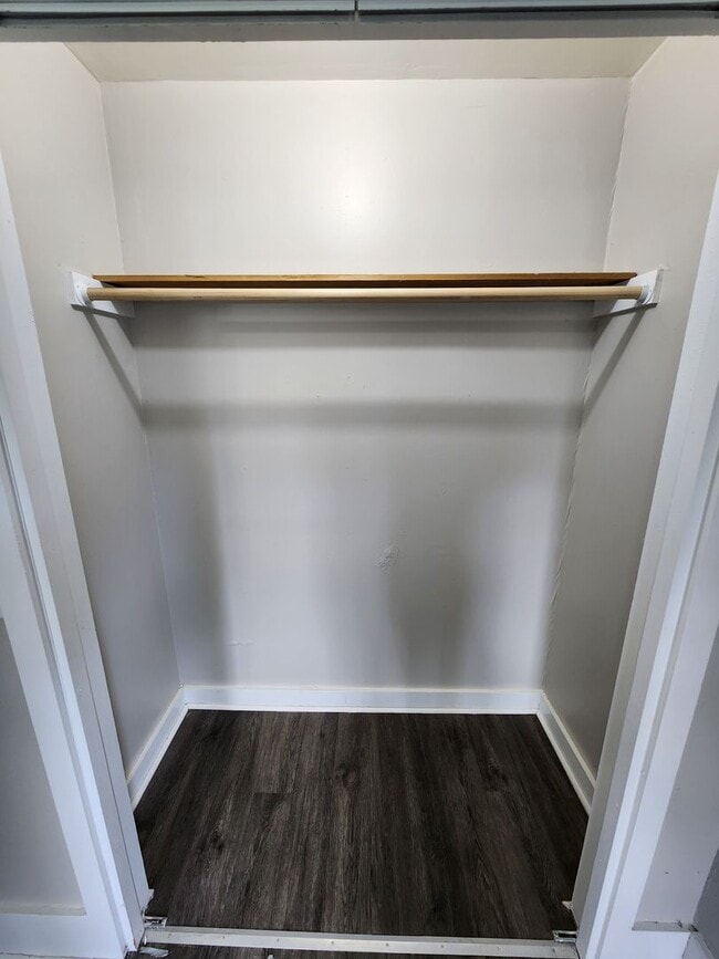 Building Photo - Spacious 2-Bedroom, 1-Bathroom Home AVAILA...