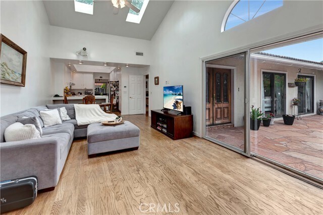 Building Photo - 432 Onda