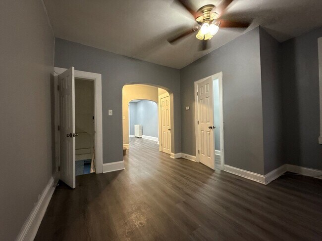 Building Photo - Spacious 3-Bedroom Home with Modern Interior Finishes