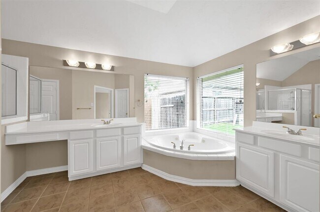 Building Photo - 17222 Leeside Dr