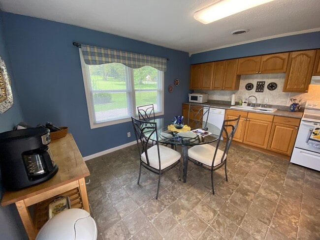 Building Photo - Lovelaceville Road