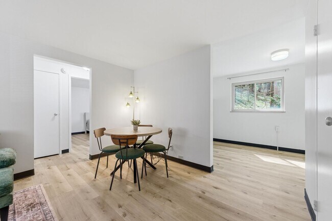 Building Photo - 298 Lumar Dr