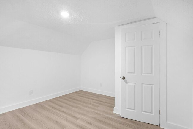 Building Photo - 14608 Alder Ave