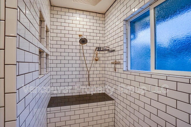 Building Photo - 3211 NE 62nd Ave