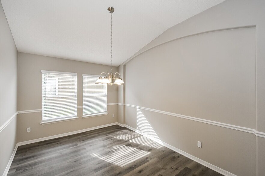 Building Photo - 1098 Maple Ln