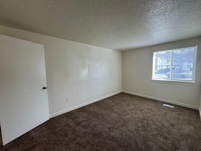 Building Photo - 3115 S Apple St