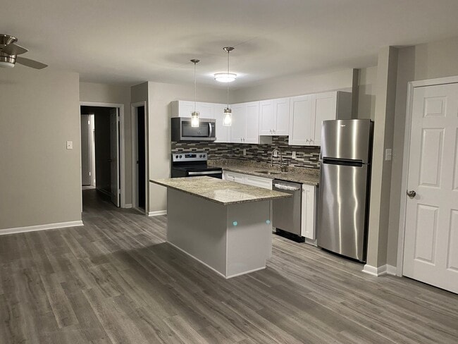 Building Photo - Spacious 1 Br Unit walking distance to Edsall Station