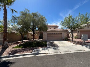 Building Photo - Beautiful 4Bed/3Bath/2Car residence located in Summerlin near Town Center Drive