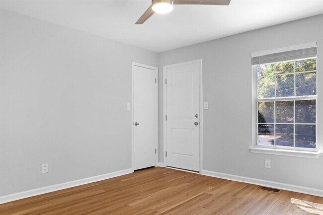 Building Photo - 2106 Schwab Ct