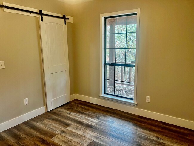 Building Photo - 95 Oakwood Dr