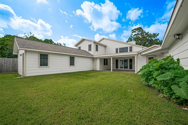 Building Photo - 982 W Donovan St