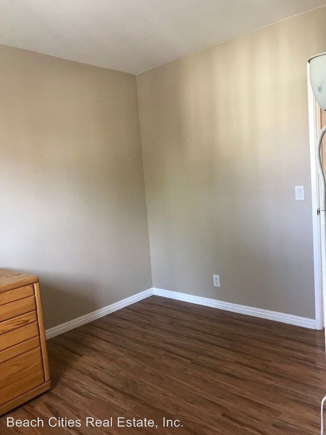 Building Photo - 3 br, 1.5 bath House - 9868 Continental Dr.