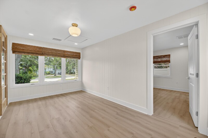 Building Photo - 4751 Burlington Ave N