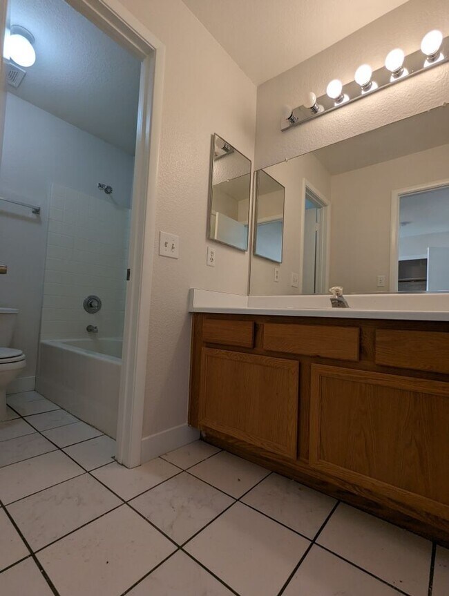 Building Photo - 7233 Pinon Crest Ct