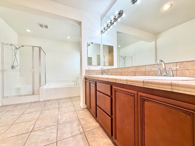 Building Photo - Blackmore Ranch Cul-de-Sac Home w/ Loft, 3-Car Tandem Garage & RV Parking
