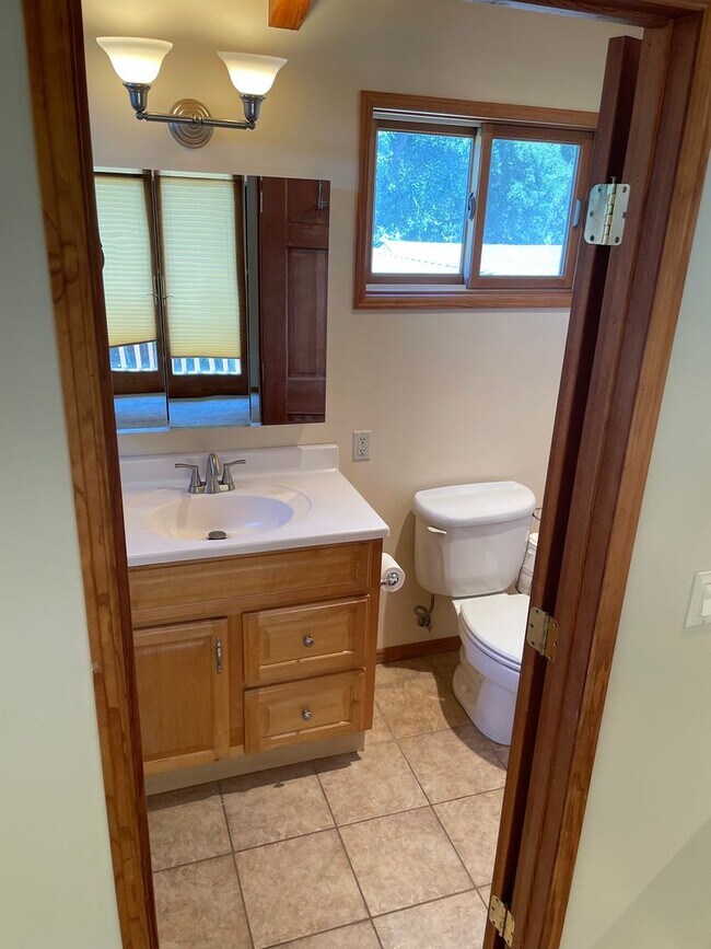 Building Photo - Spacious 4 Bedroom 4 Bath Ojai Home