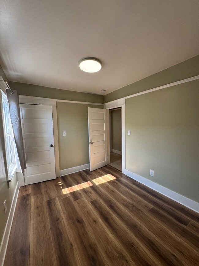 Building Photo - MUST SEE! Beautiful Home