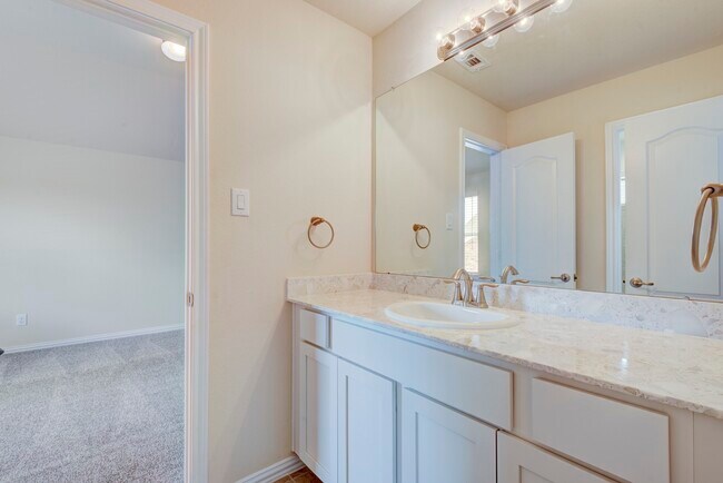 Building Photo - 173 Dina Ln