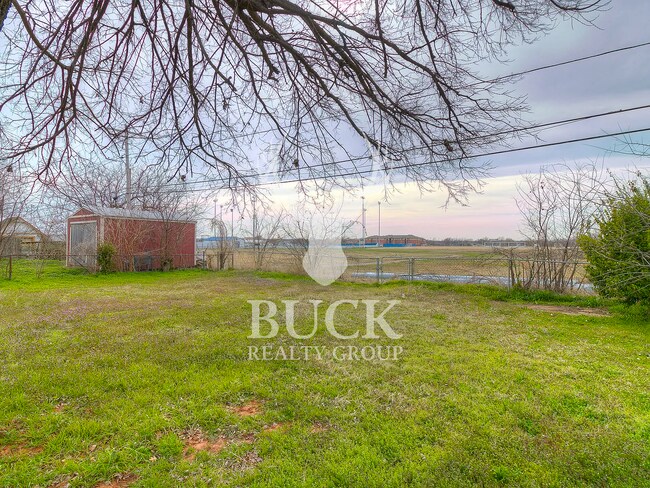 Building Photo - 1201 Stansell Dr