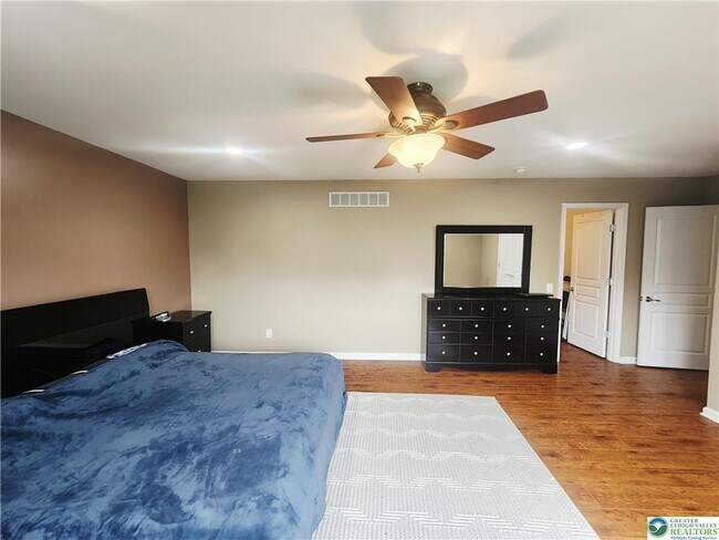 Building Photo - 8858 Pathfinder Rd