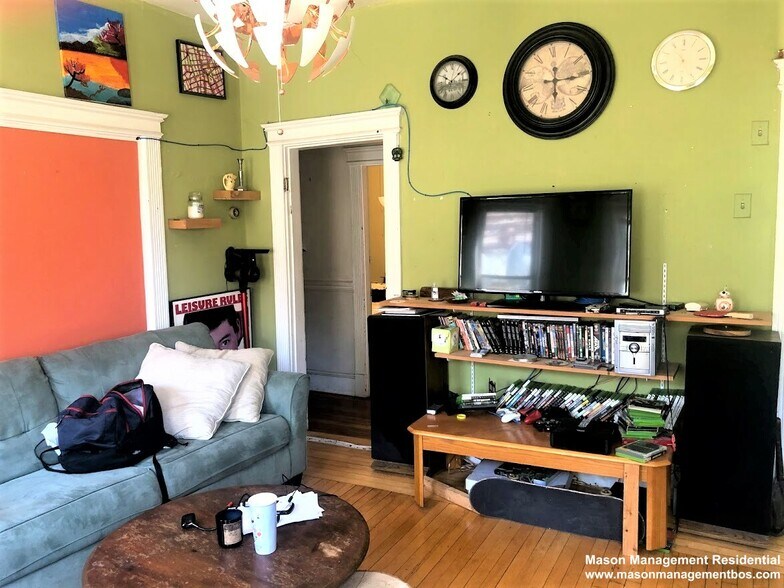 Apt 3 - 19 Arden St