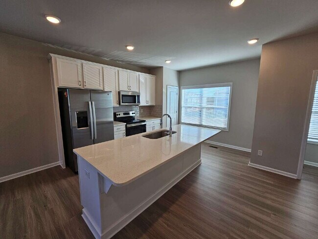 Building Photo - 4 Silver Ln